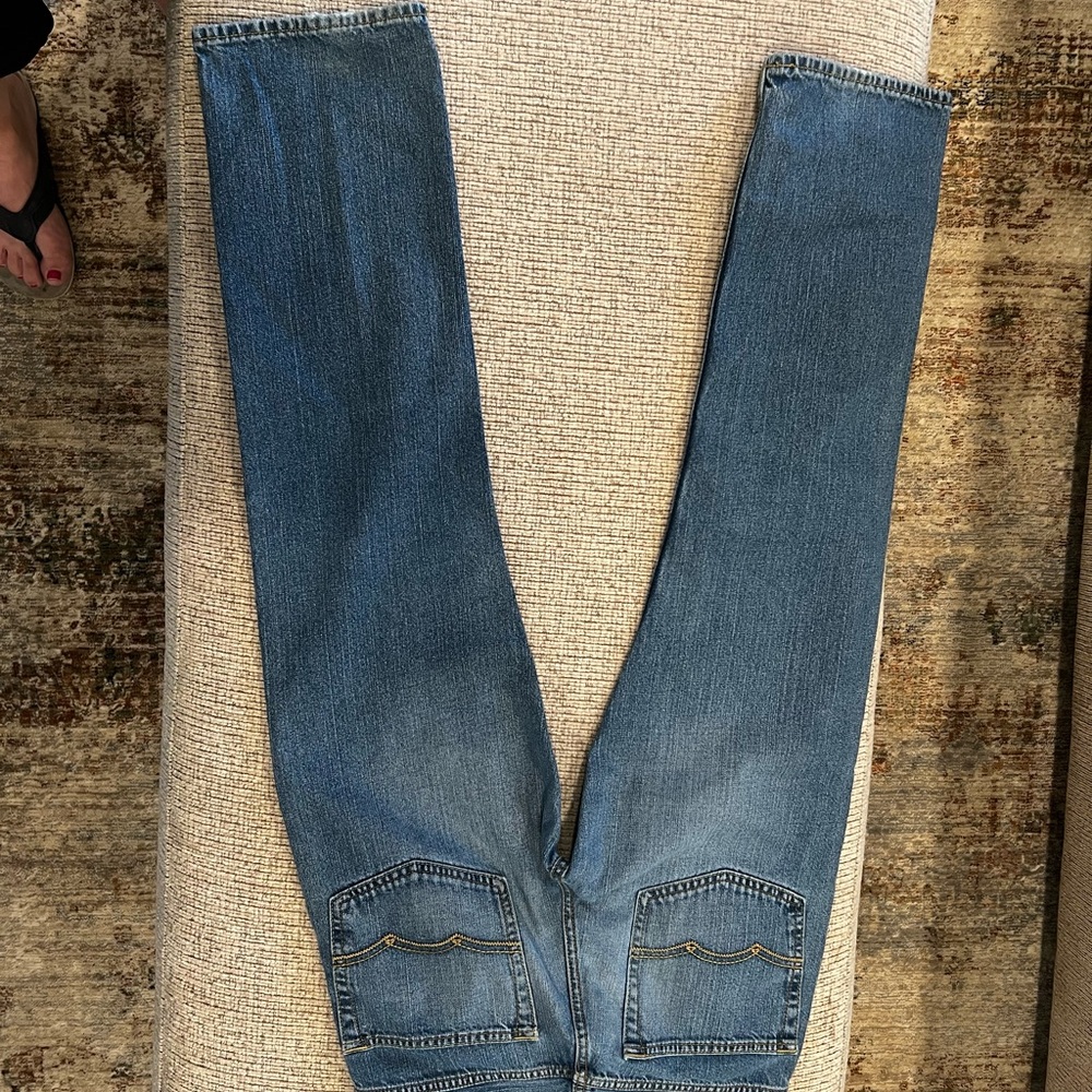 American Eagle Outfitters Red Plaid Shirt and Blue Jeans Set. Item 14.08.2025.2 - Picture 7 of 10